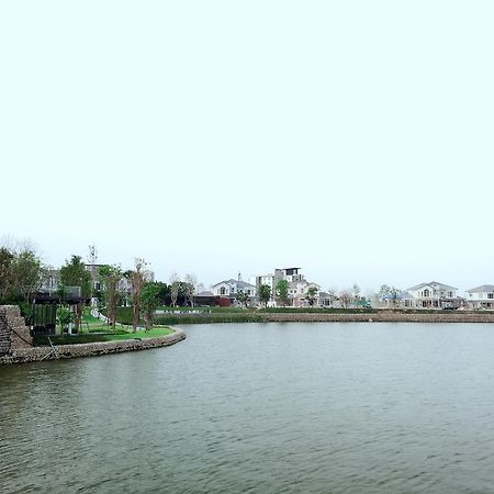 Serene Lake Condominium Chiang Mai Bagian luar foto