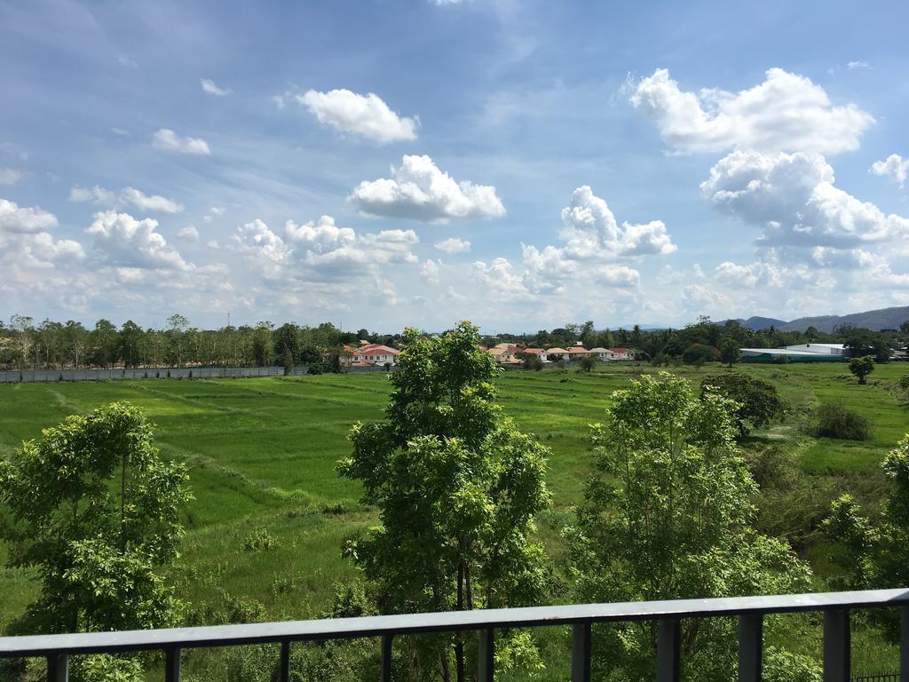 Serene Lake Condominium Chiang Mai Bagian luar foto