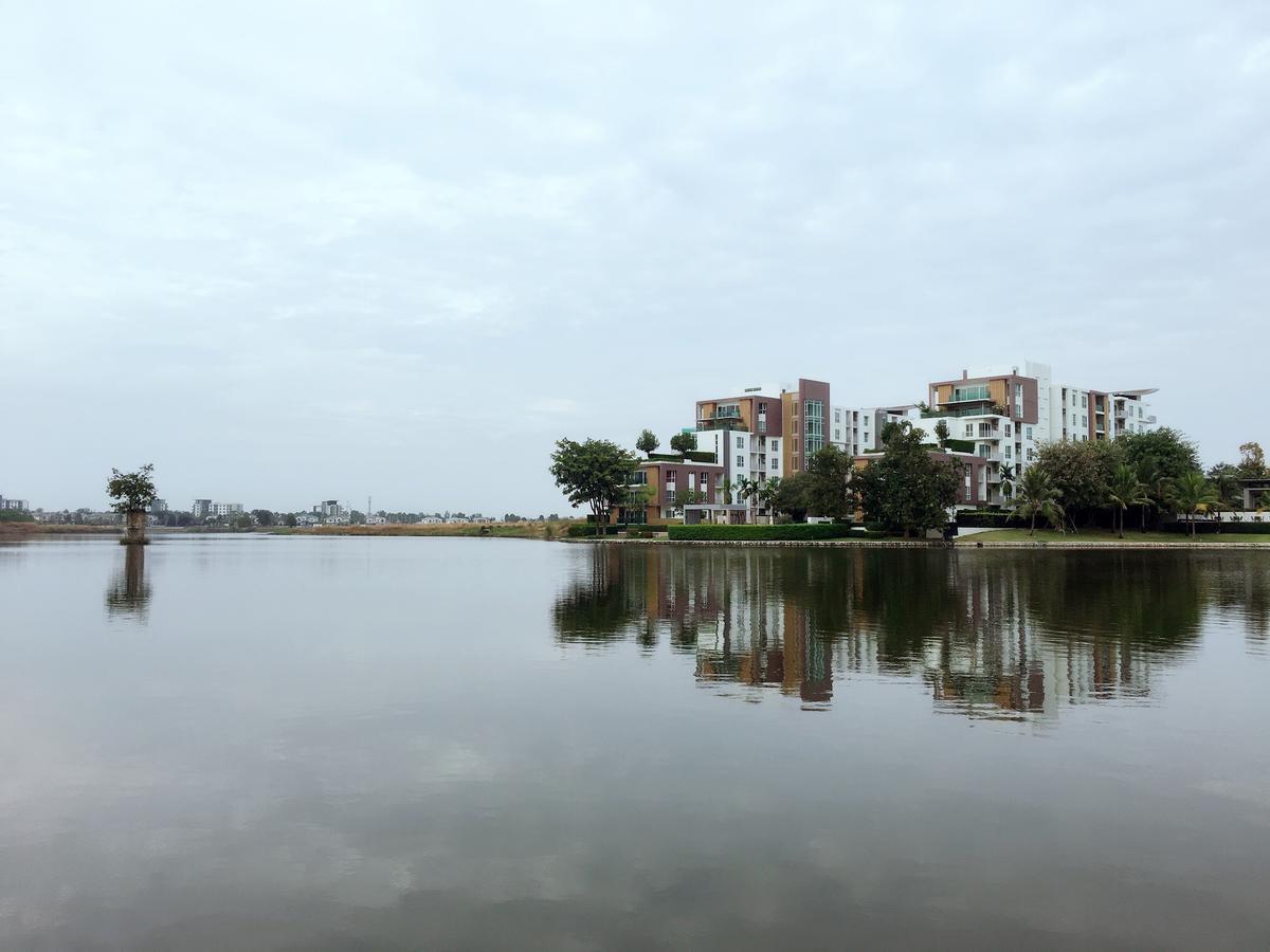 Serene Lake Condominium Chiang Mai Bagian luar foto